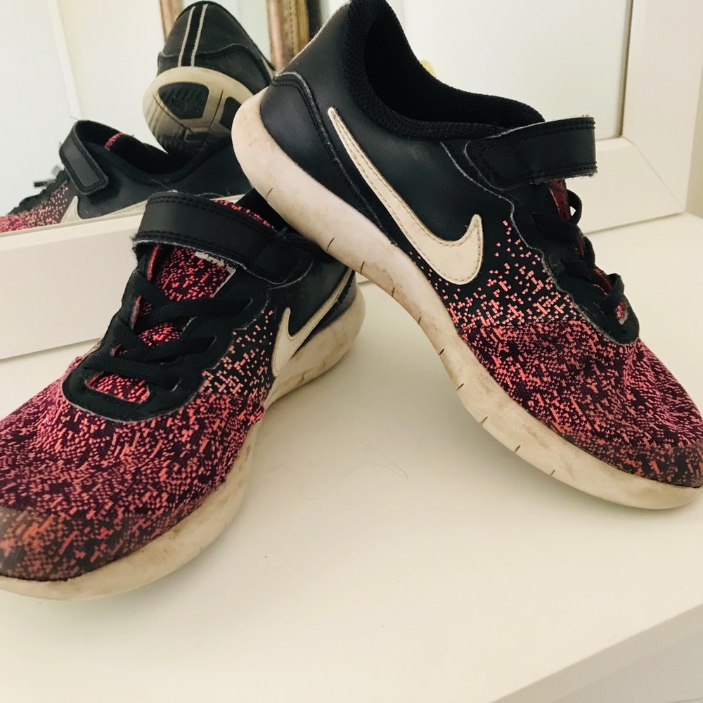 Nike girls shoes